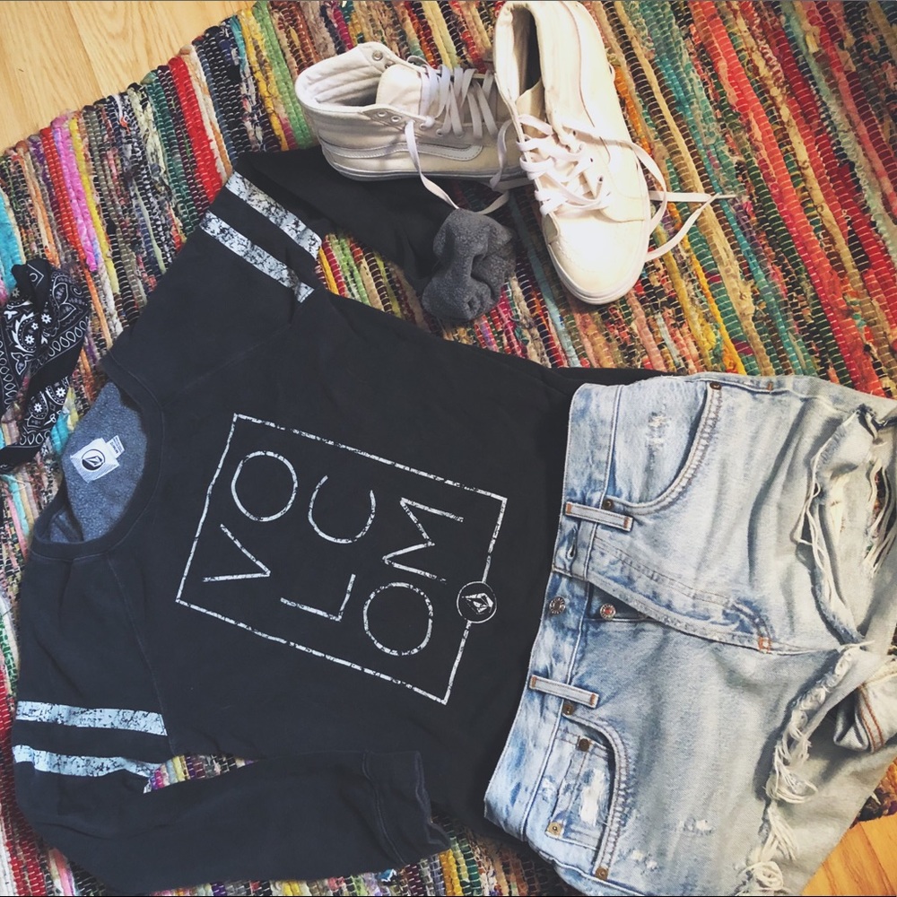 Volcom sweatshirt